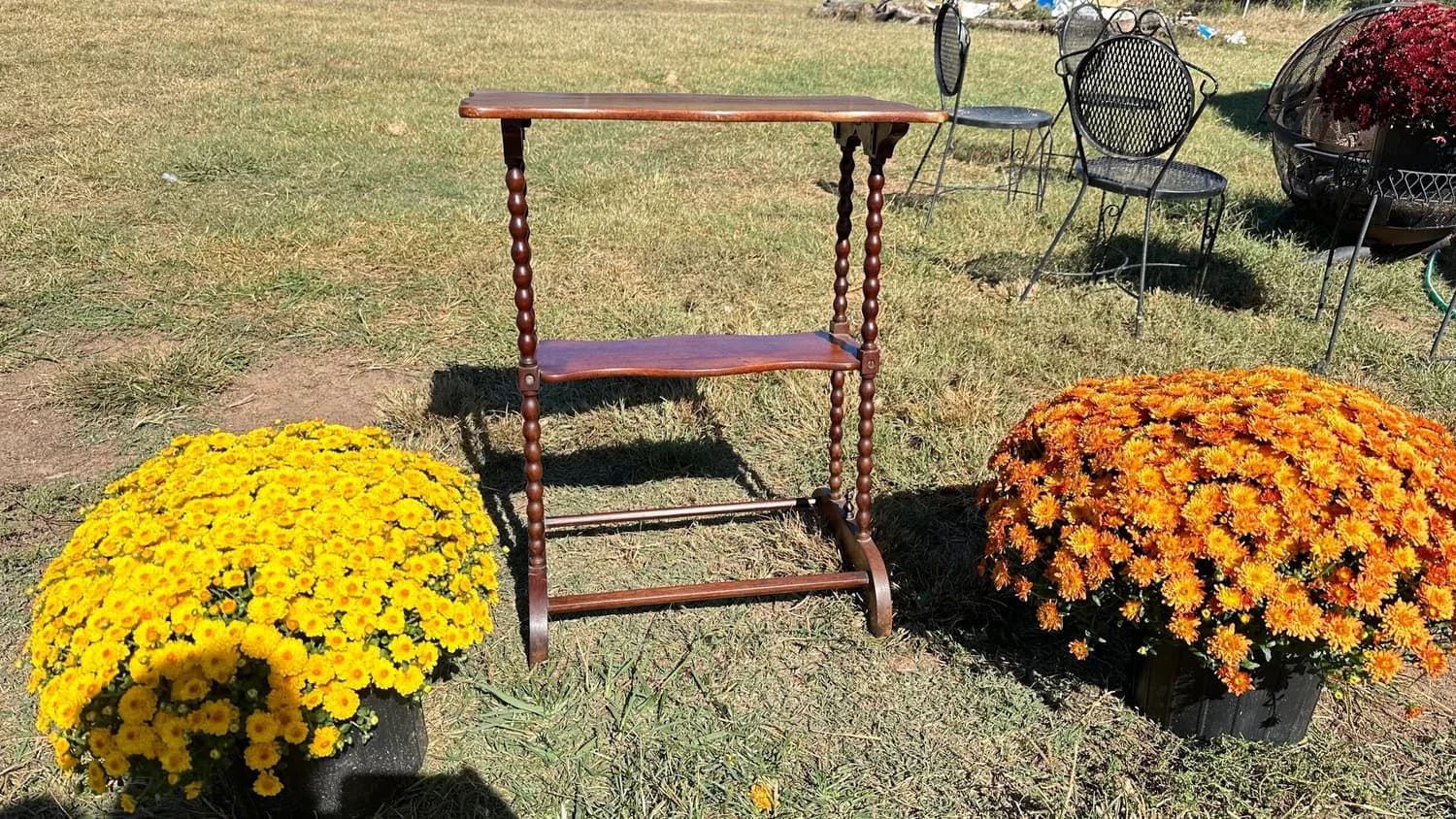 English side table image 2