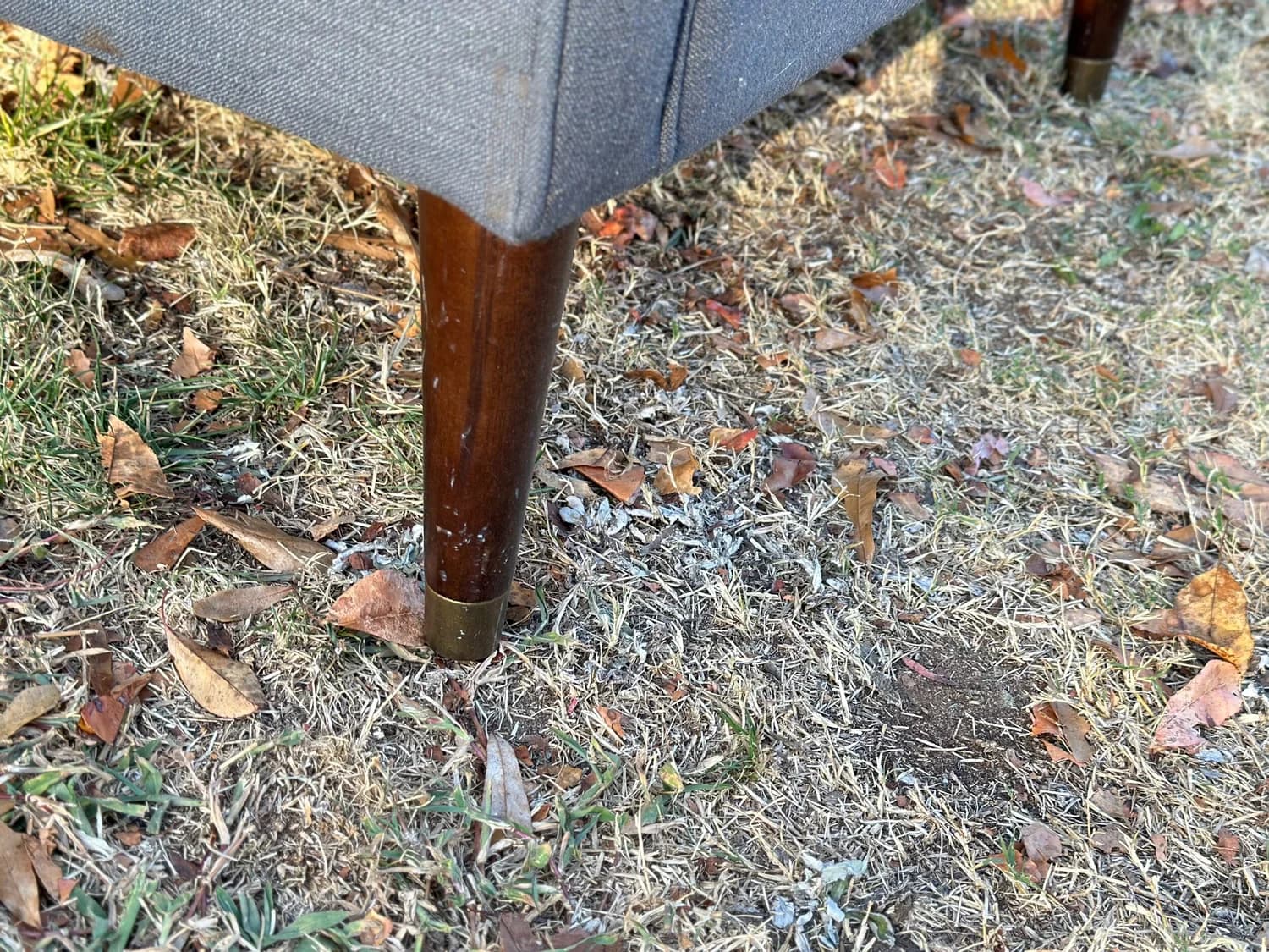 Blue contemporary sitting chair image 3